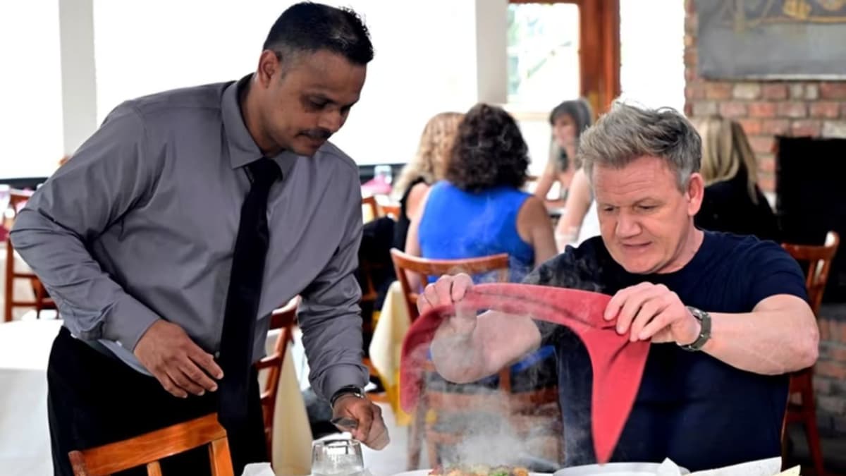 Gordon Ramsay eating at Diwan restaurant in Kitchen Nightmares