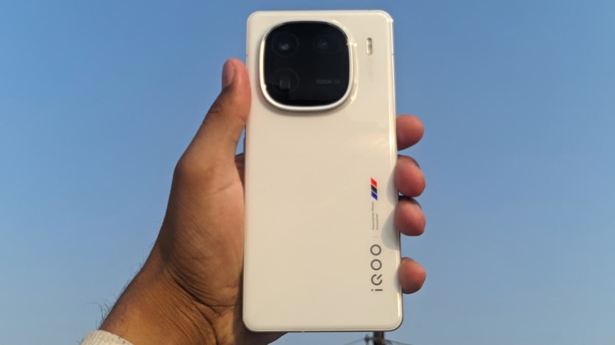 iQOO 12 in white