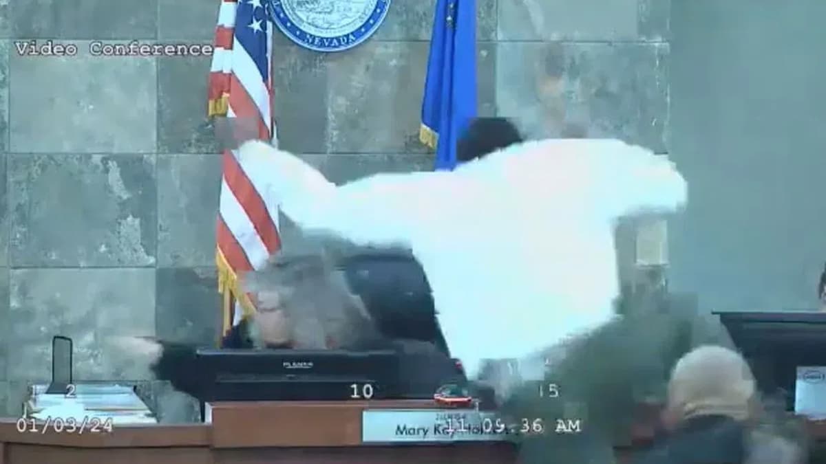 Man attacks Las Vegas judge in courtroom for denying him probation