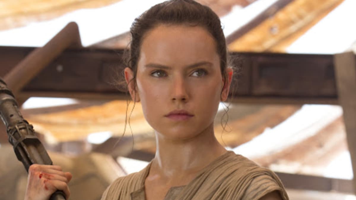 Daisy Ridley looking into the distance in The Force Awakens.