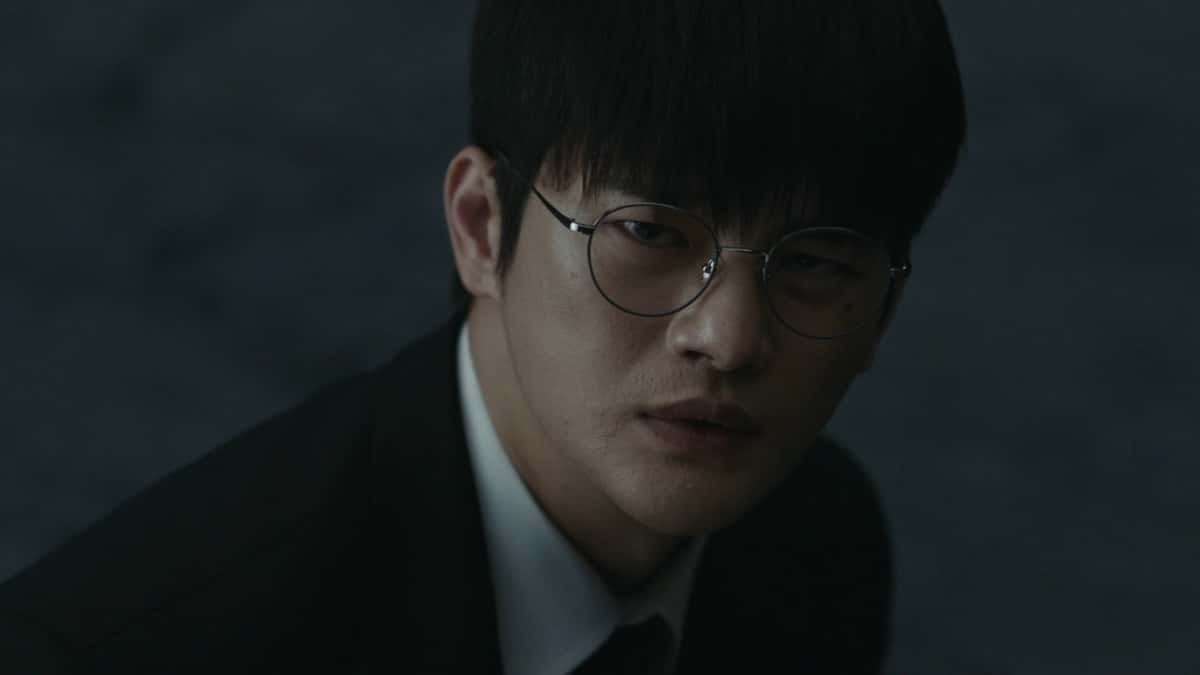 Seo In-guk as Yi-jae in Death's Game ending.