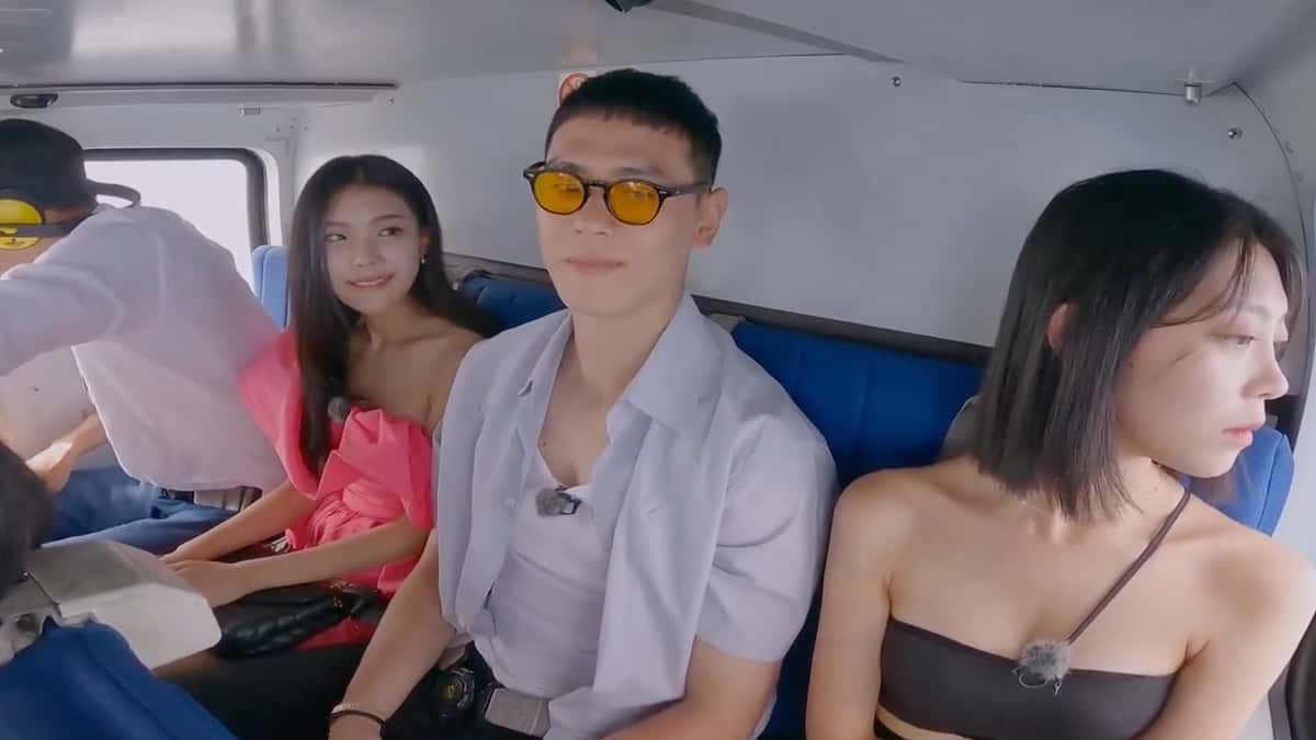 Min-ji, Gwan-hee, and Hye-seon in Single's Inferno Season 3 helicopter.