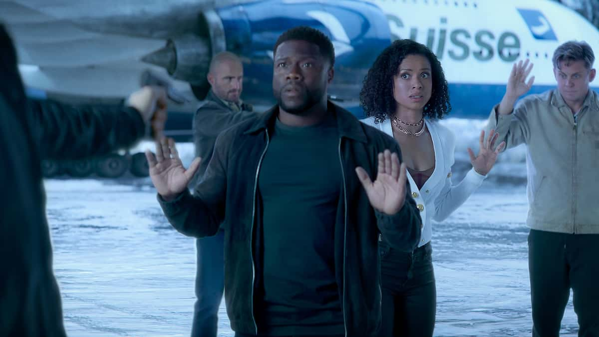 Kevin Hart and Gugu Mbatha-Raw in Lift