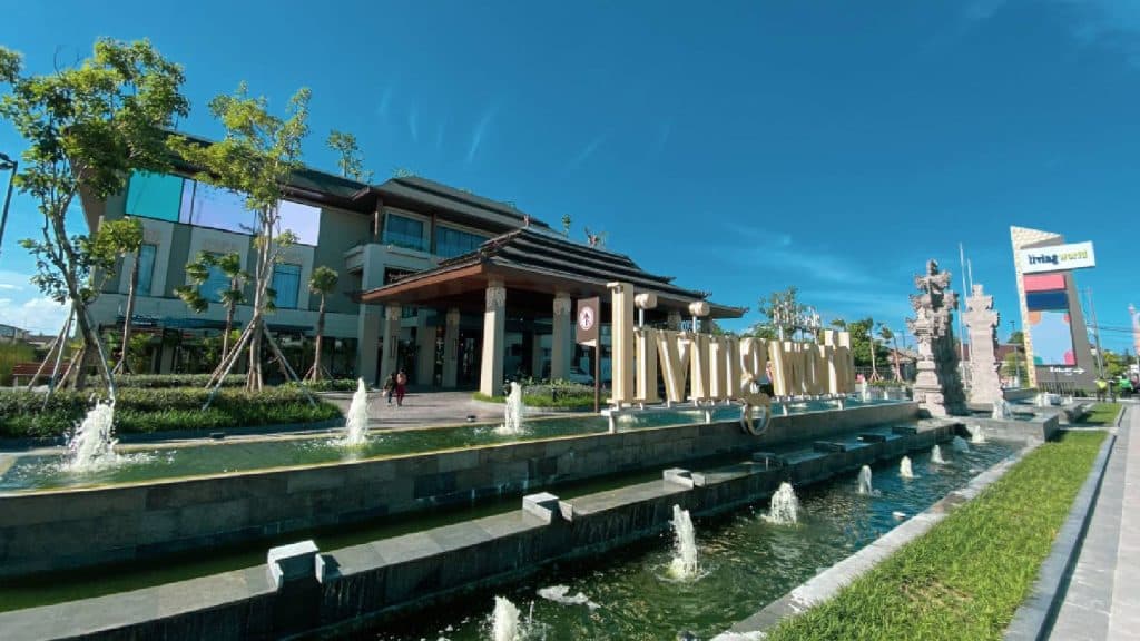 A photograph shows the Indonesian landmark the Living World Denpasar, it's a shopping center in front of a series of fountains