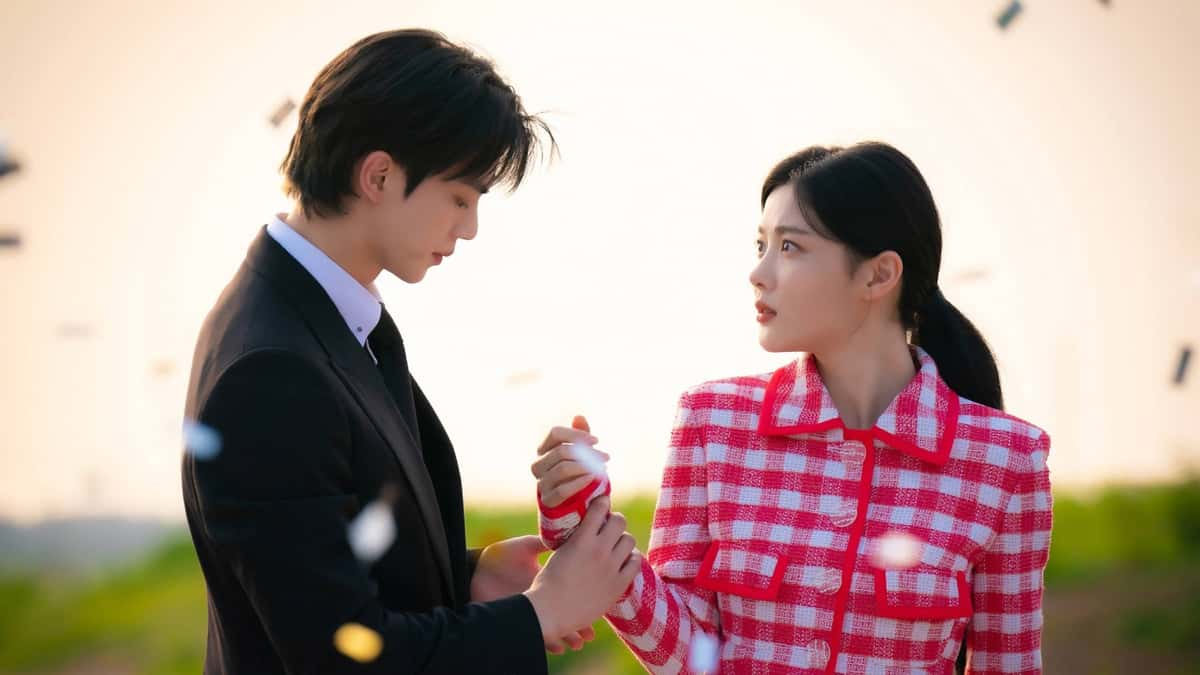 Song Kang and Kim Yoo-jung in My Demon.