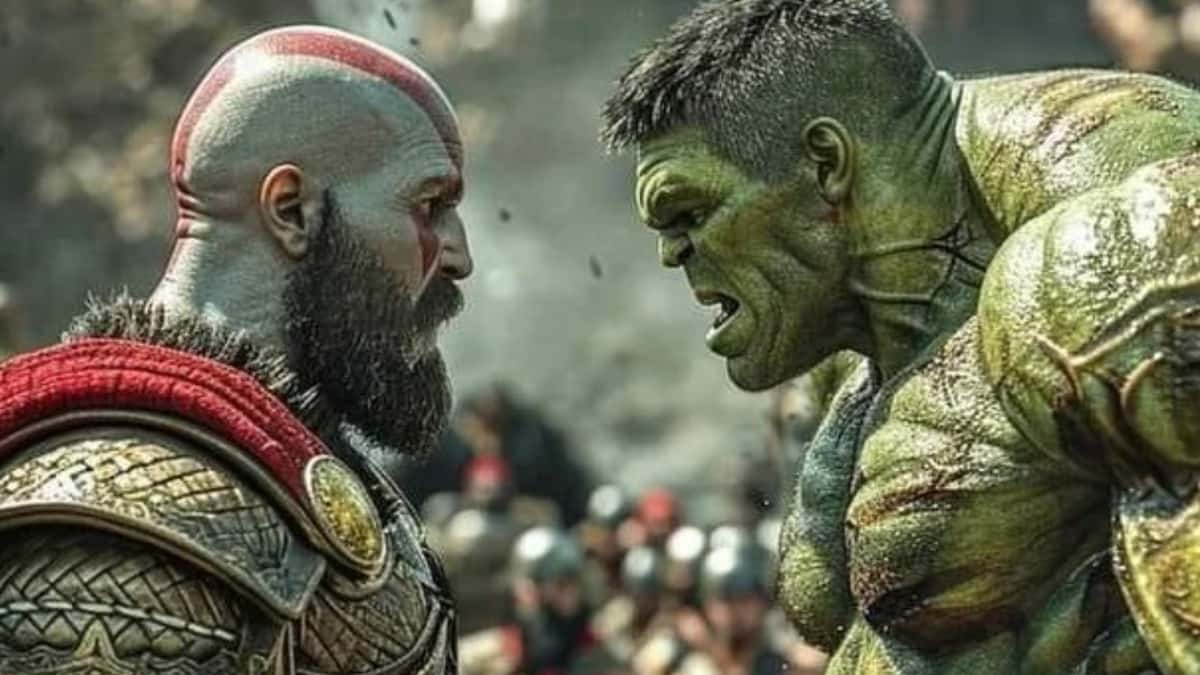 hulk vs kratos stare down