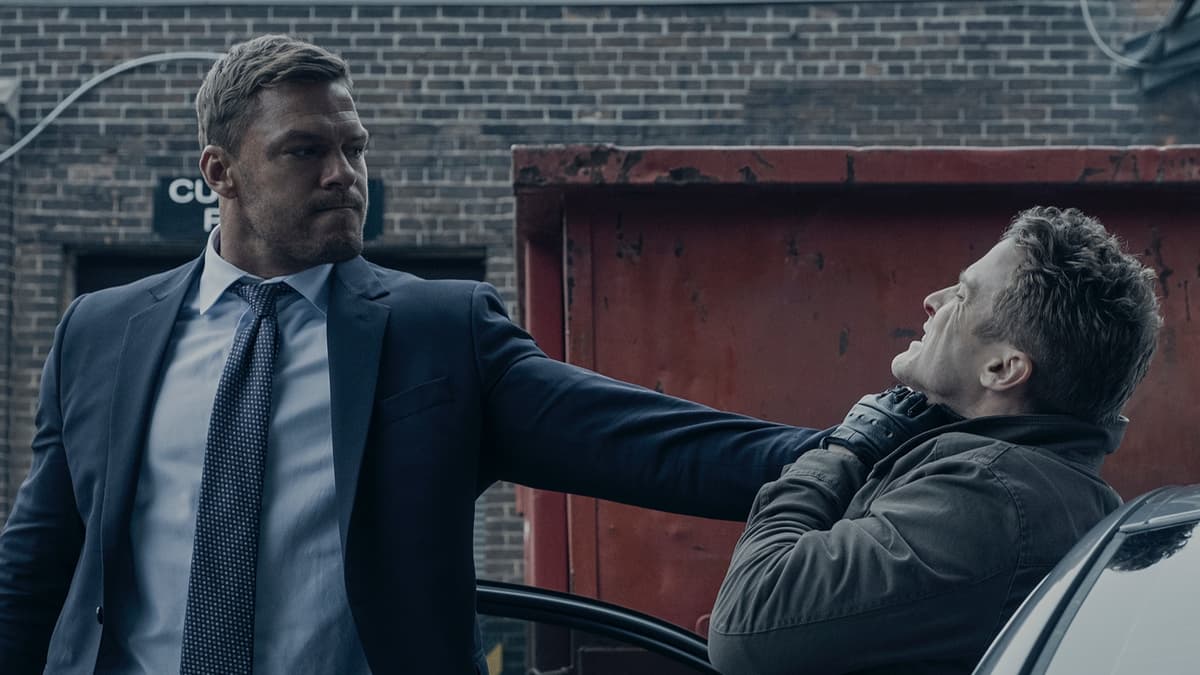 Alan Ritchson in Reacher Season 2 choking someone.