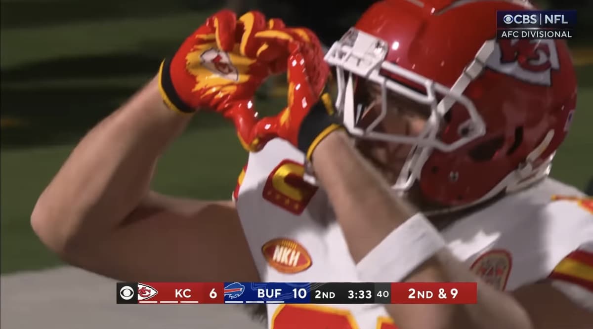 Travis Kelce celebrates touchdown vs. the Bills