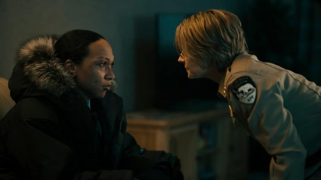 Kali Reis speaking with Jodie Foster in True Detective Season 4.