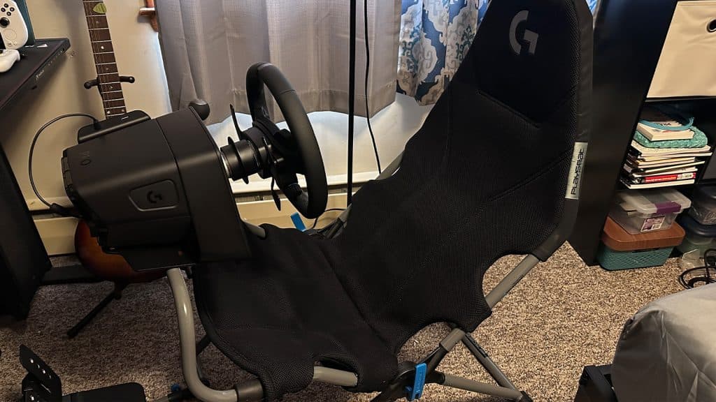 A week ago I got a G29, and today I got a playseat challenge! I