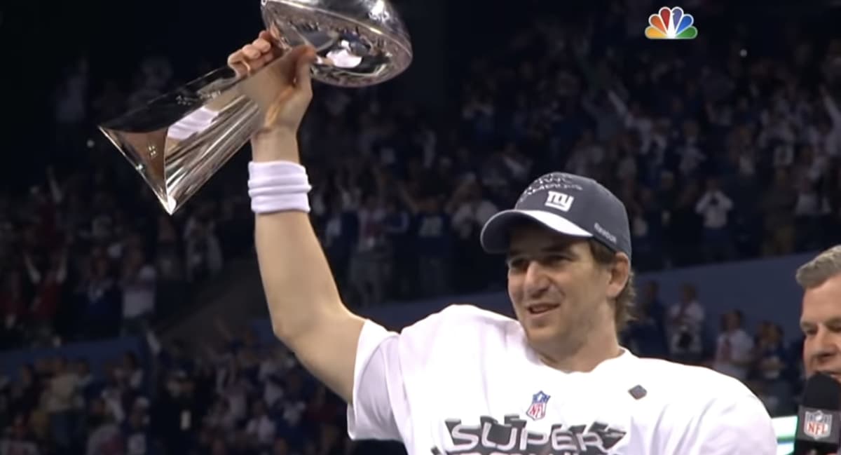 Eli Manning throws jab at Tom Brady during a recent rap battle