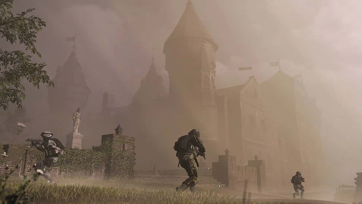 Foggy castle on Warzone's Vondel map.