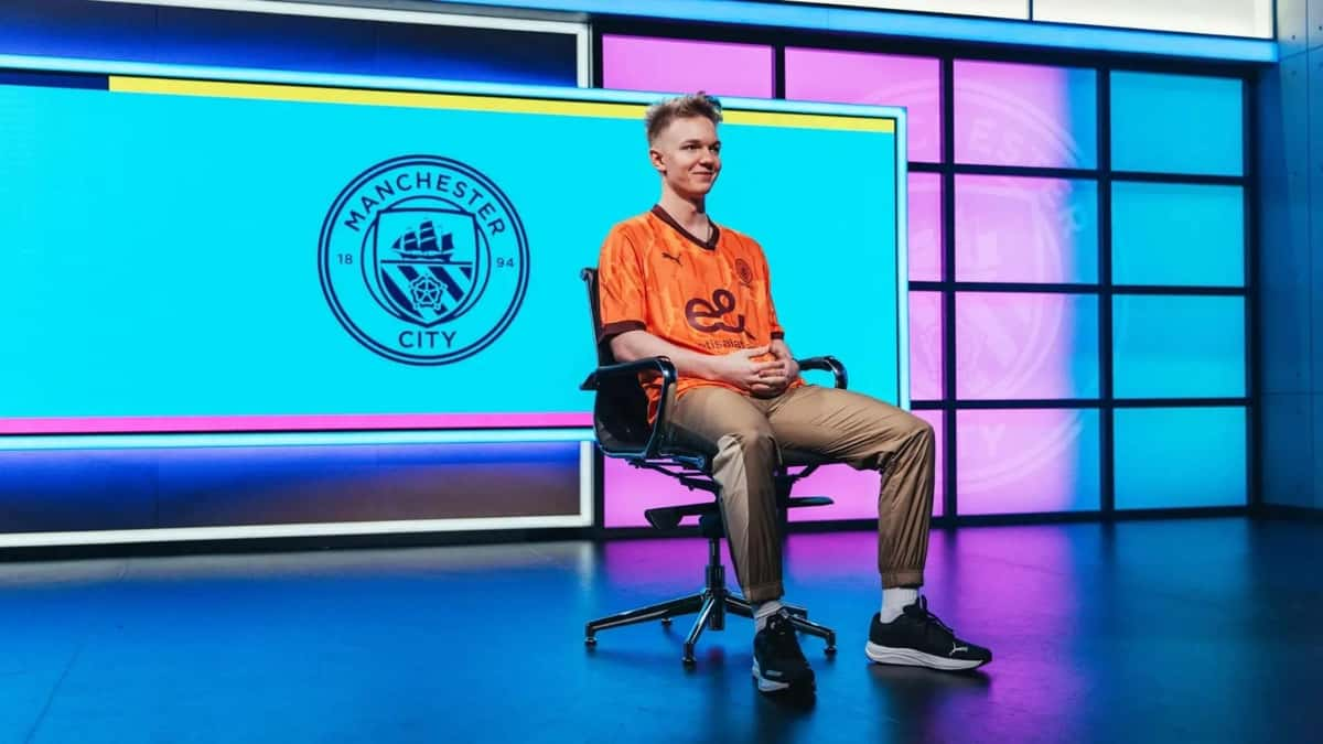 Fortnite pro Setty at Man City Esports studio