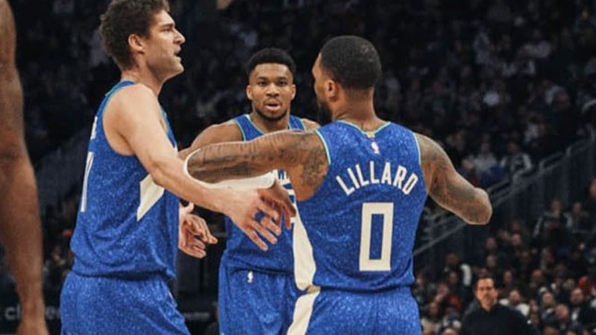 Milwaukee Bucks All-Sar Damian Lillard huddles with teammates Brook Lopez (left) and Giannis Antetokounmpo (center) during matchup against the MIami Heat on 2/13.