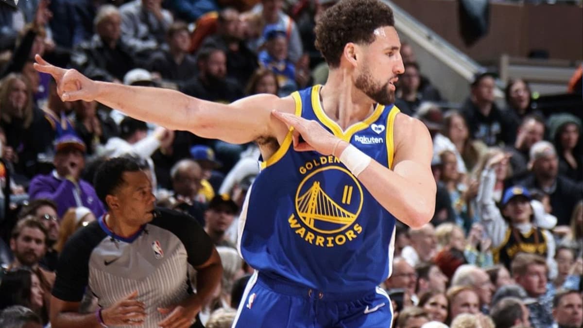 Klay Thompson celebrating after 35-point game.