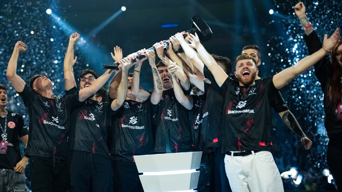 w7m esports lift the Hammer at Six Invitational 2024