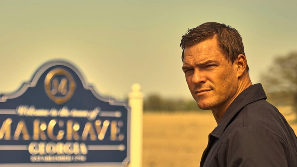 Alan Ritchson as Jack Reacher in Reacher, standing in the desert