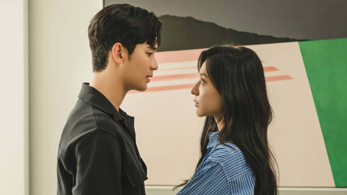 Kim Soo-hyun and Kim Ji-won in Queen of Tears as Hyun-woo and Hae-in.