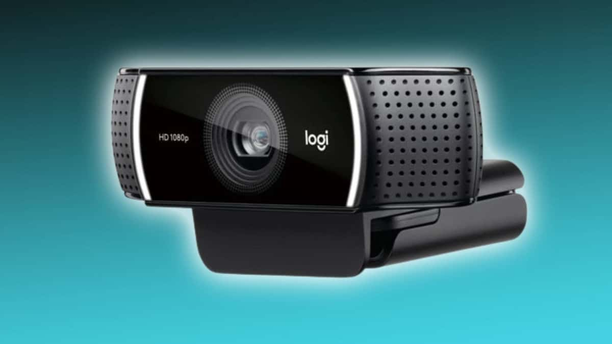 Image of the Logitech C922 Pro Stream Webcam on a black and blue background.