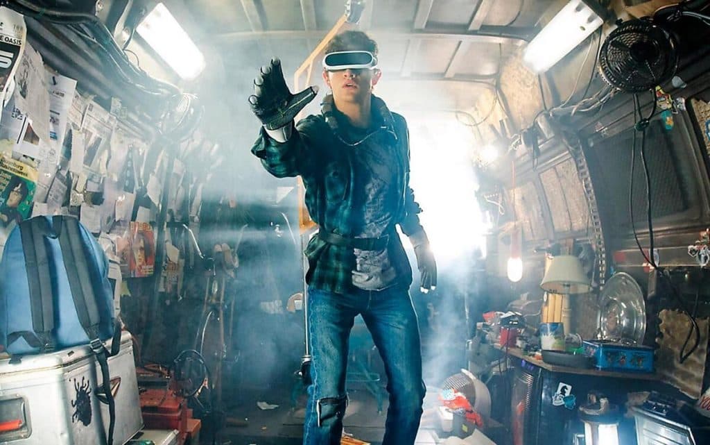 Tye Sheridan as Wade wearing the headset in Ready Player One