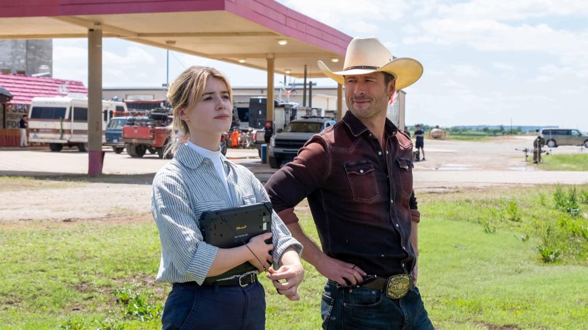 New movies on streaming November 2024: Daisy Edgar Jones and Glen Powell as Kate and Tyler in Twisters