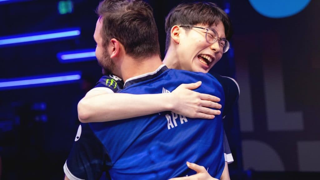 UmTi-hugging-APA-Team-Liquid