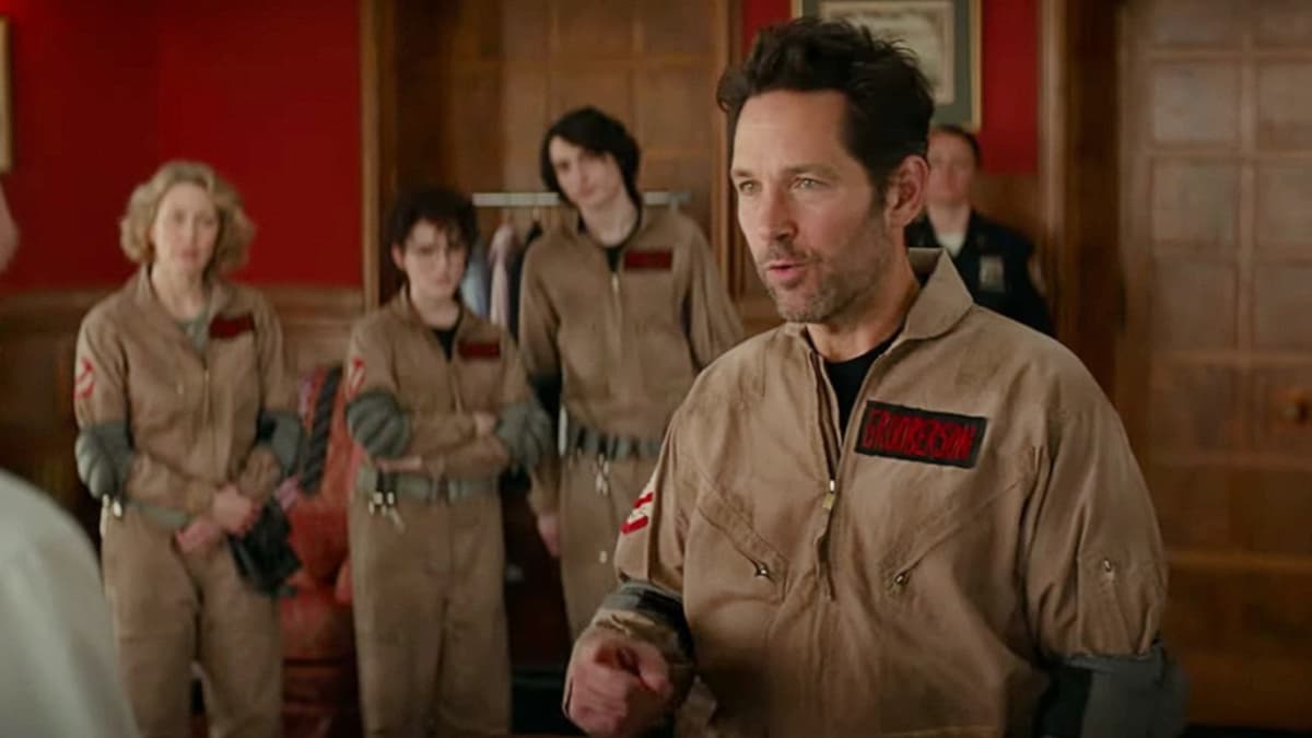 Paul Rudd as Gary with the rest of the Spengler family in Ghostbusters: Frozen Empire.