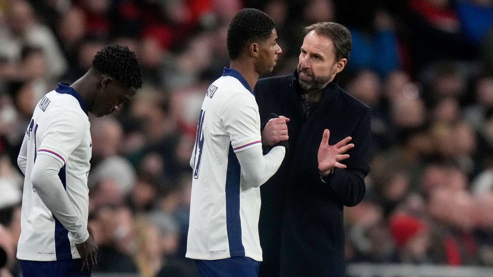 Gareth Southgate gives instructions to Marcus Rashford