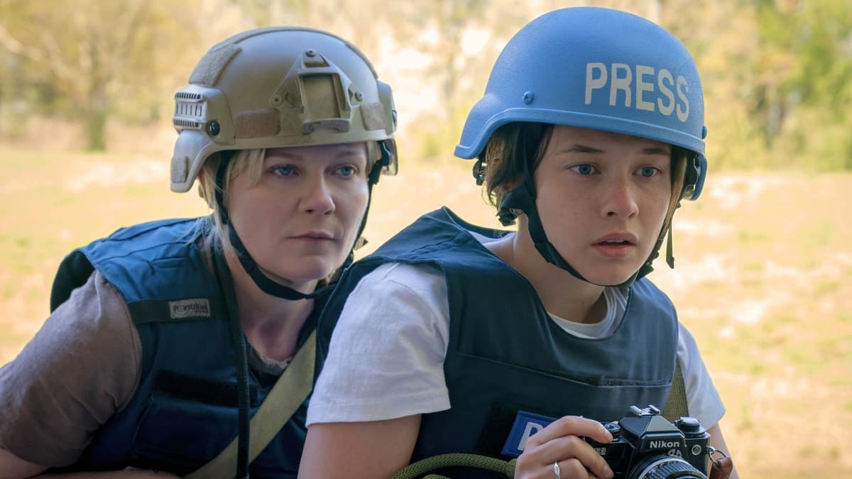 Kirsten Dunst and Cailee Spaeny in Civil War.