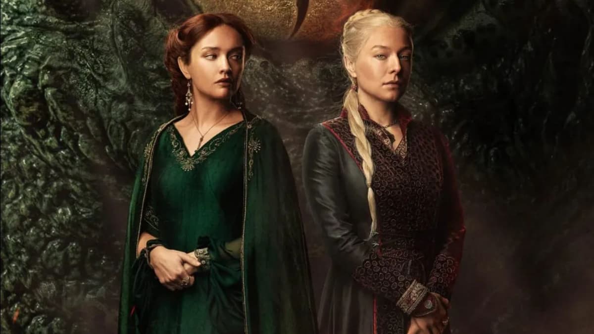 Olivia Cooke as Alicent Hightower and Emma D'Arcy as Rhaenyra Targaryen in House of the Dragon.