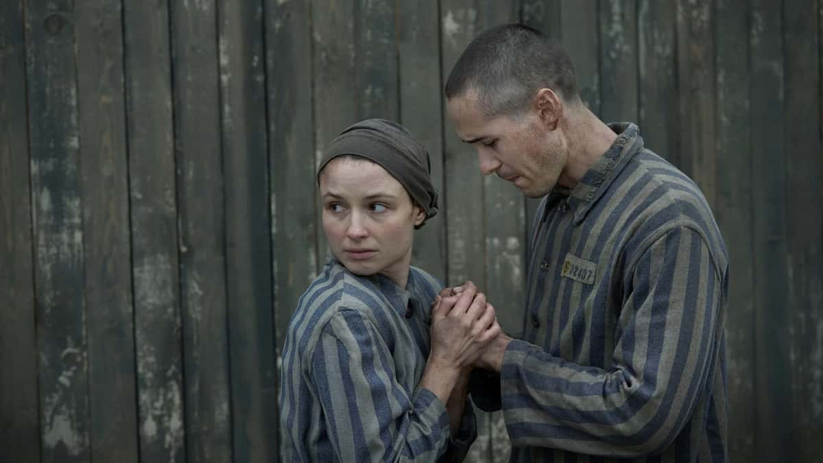 Jonah Hauer-King as Lali Sokolov and Anna Prochniak as Gita Furman in The Tattooist of Auschwitz