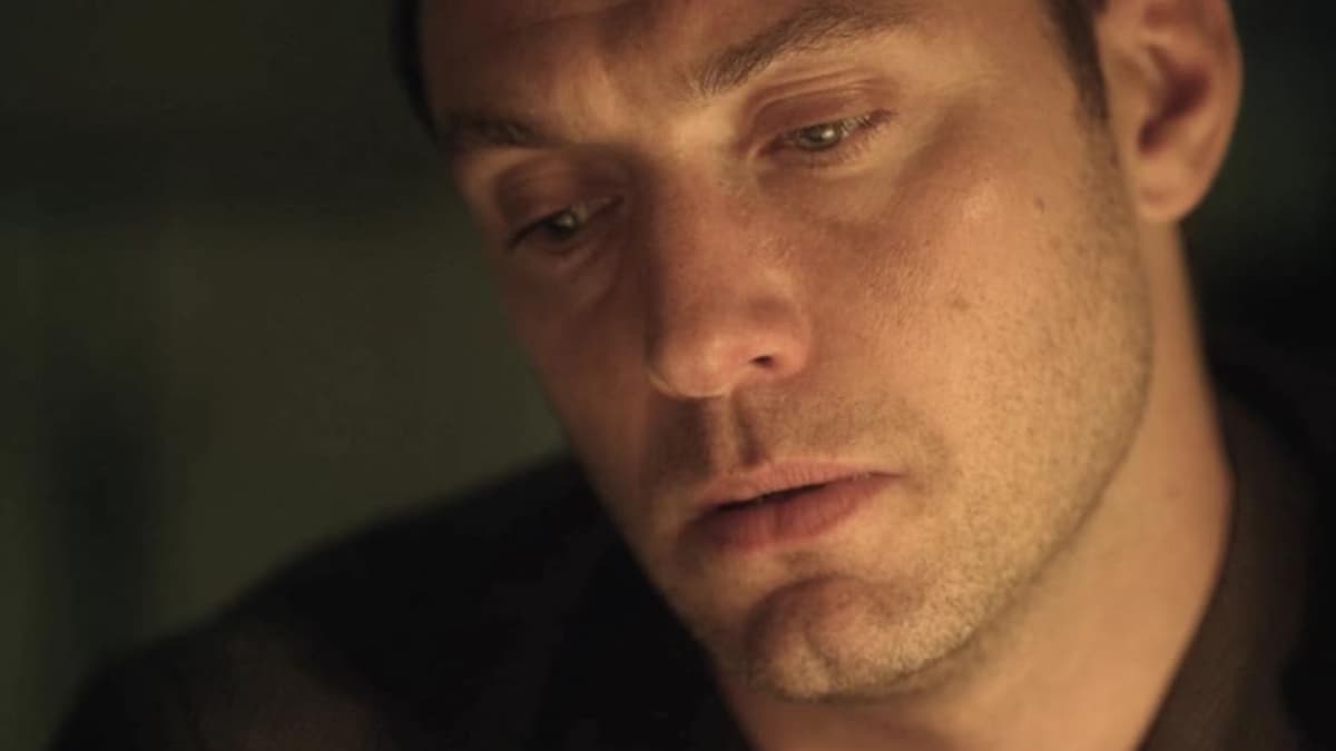 Jude Law in Contagion.