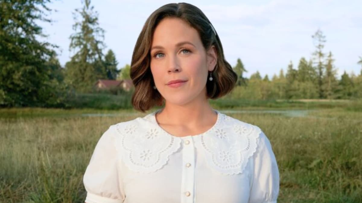 Erin Krakow as Elizabeth Thornton in When Calls the Heart Season 11.