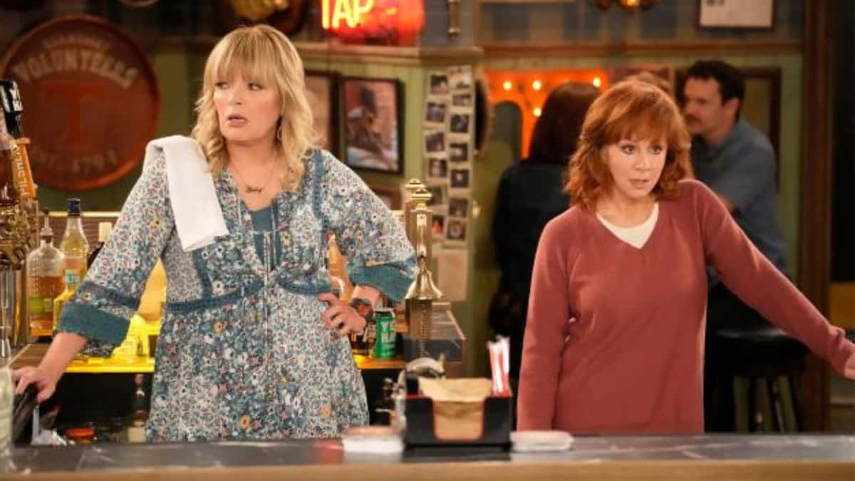 Young Sheldon stars Reba McEntire and Melissa Peterman in Happy's Place