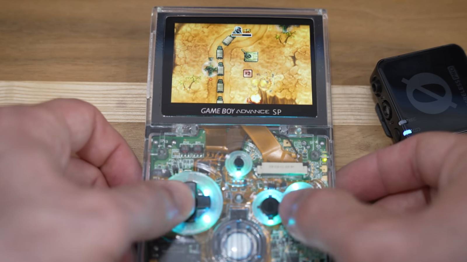 YouTuber создает «совершенный» Game Boy с десятками модов