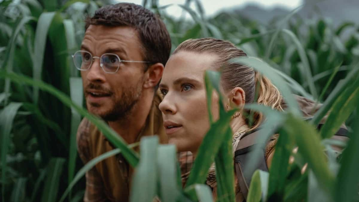 Scarlett Johansson as Zora Bennett and Jonathan Bailey as Dr. Henry Loomis in Jurassic World Rebirth