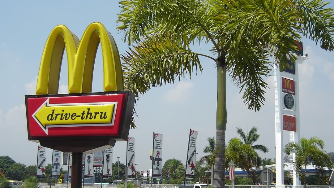 O funcionário do drive-thru do McDonald’s revela um hábito que fará com que você seja instantaneamente ‘ignorado’