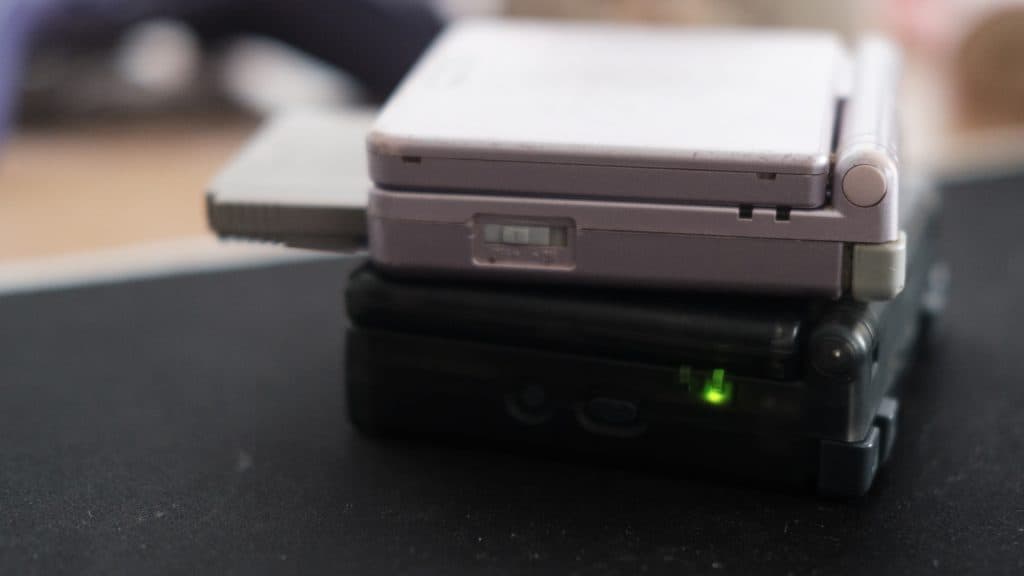 anbernic sp stacked on top of a regular gameboy advance sp