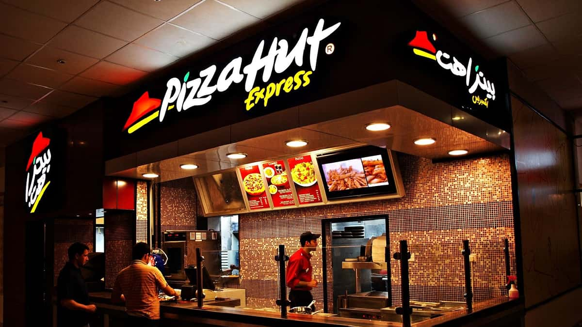 Pizza hut restaurant