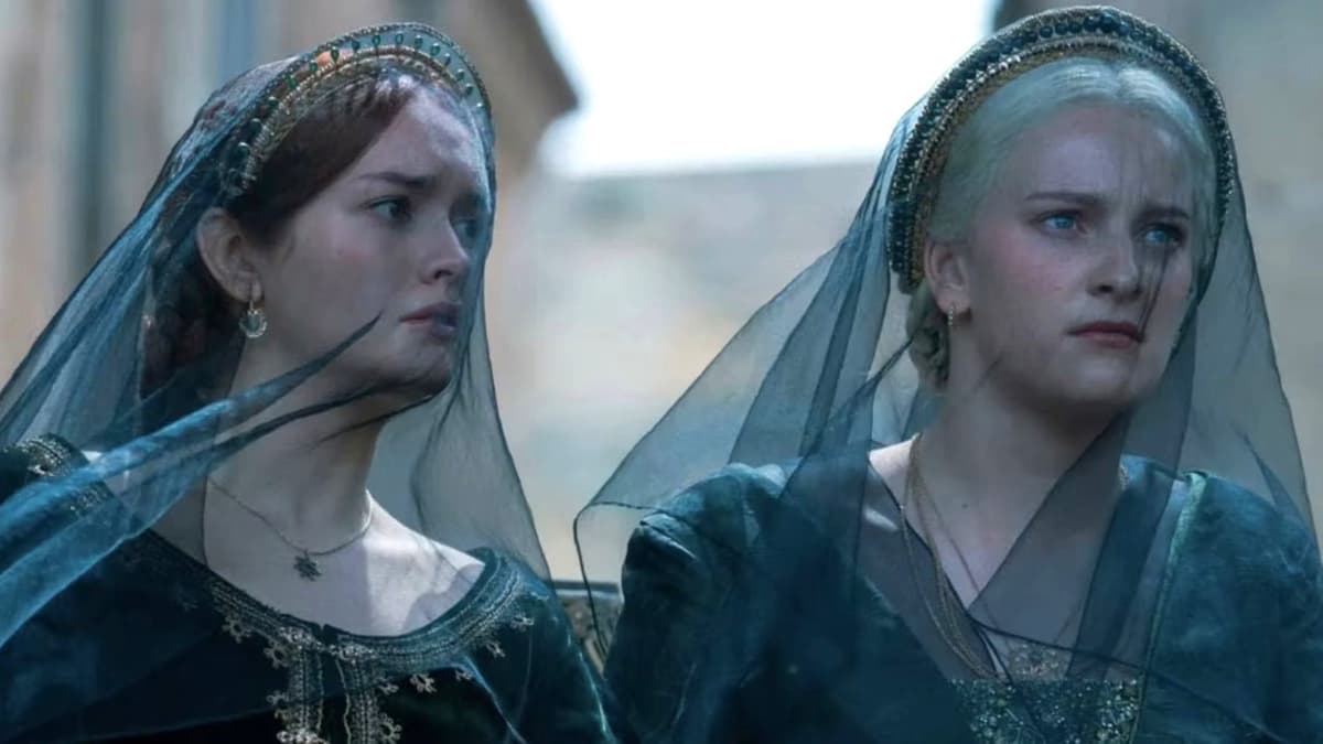 Olivia Cooke and Phia Saban as Alicent and Helaena in House of the Dragon, wearing green funeral veils