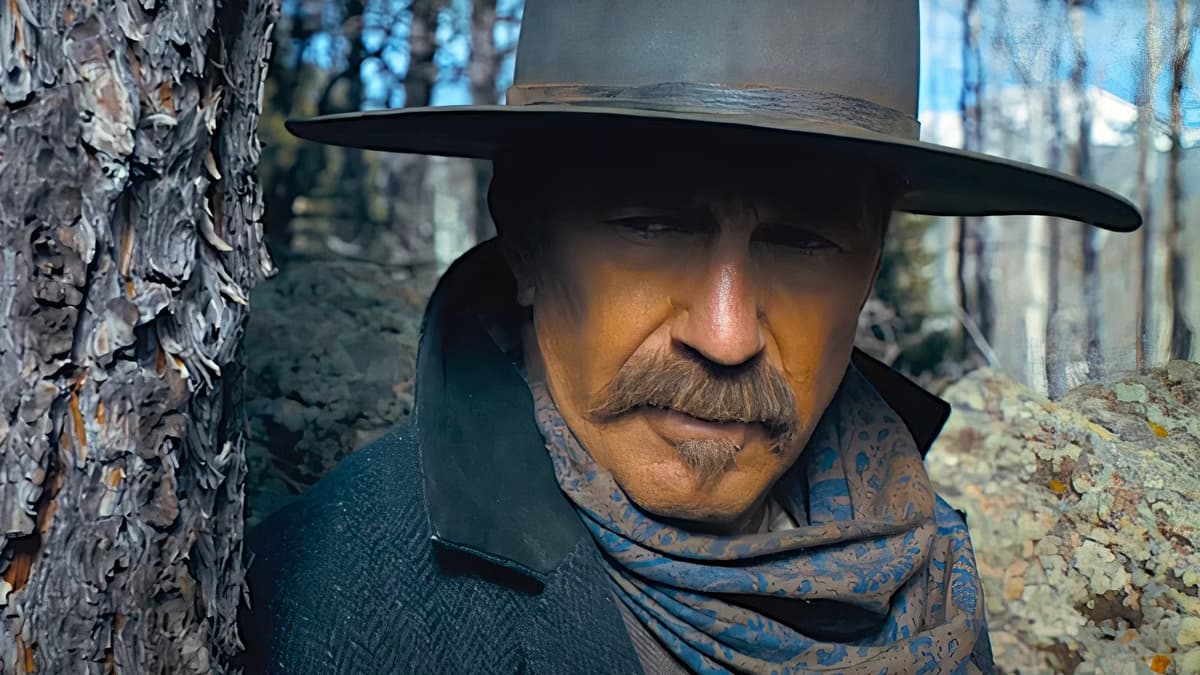 Kevin Costner as Hayes Ellison in Horizon Chapter 1