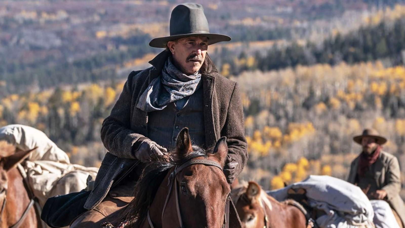 Kevin Costner as Hayes Ellison in Horizon: An American Saga, riding a horse