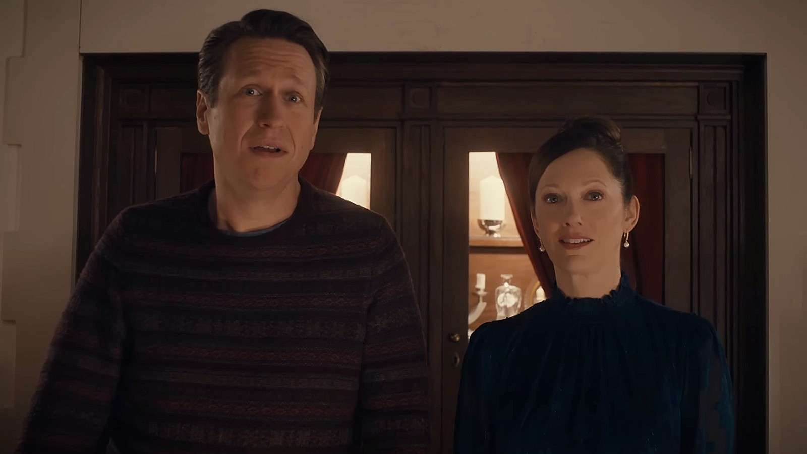 Judy Greer and Pete Holmes in The Best Christmas Pageant Ever