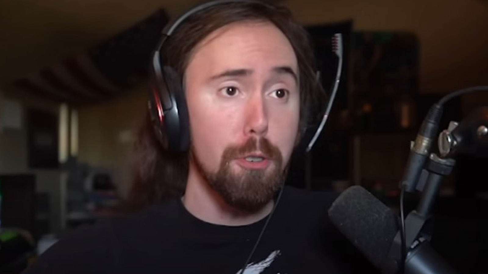 Asmongold calls Twitch bans “inconsistent” over 14-day suspension