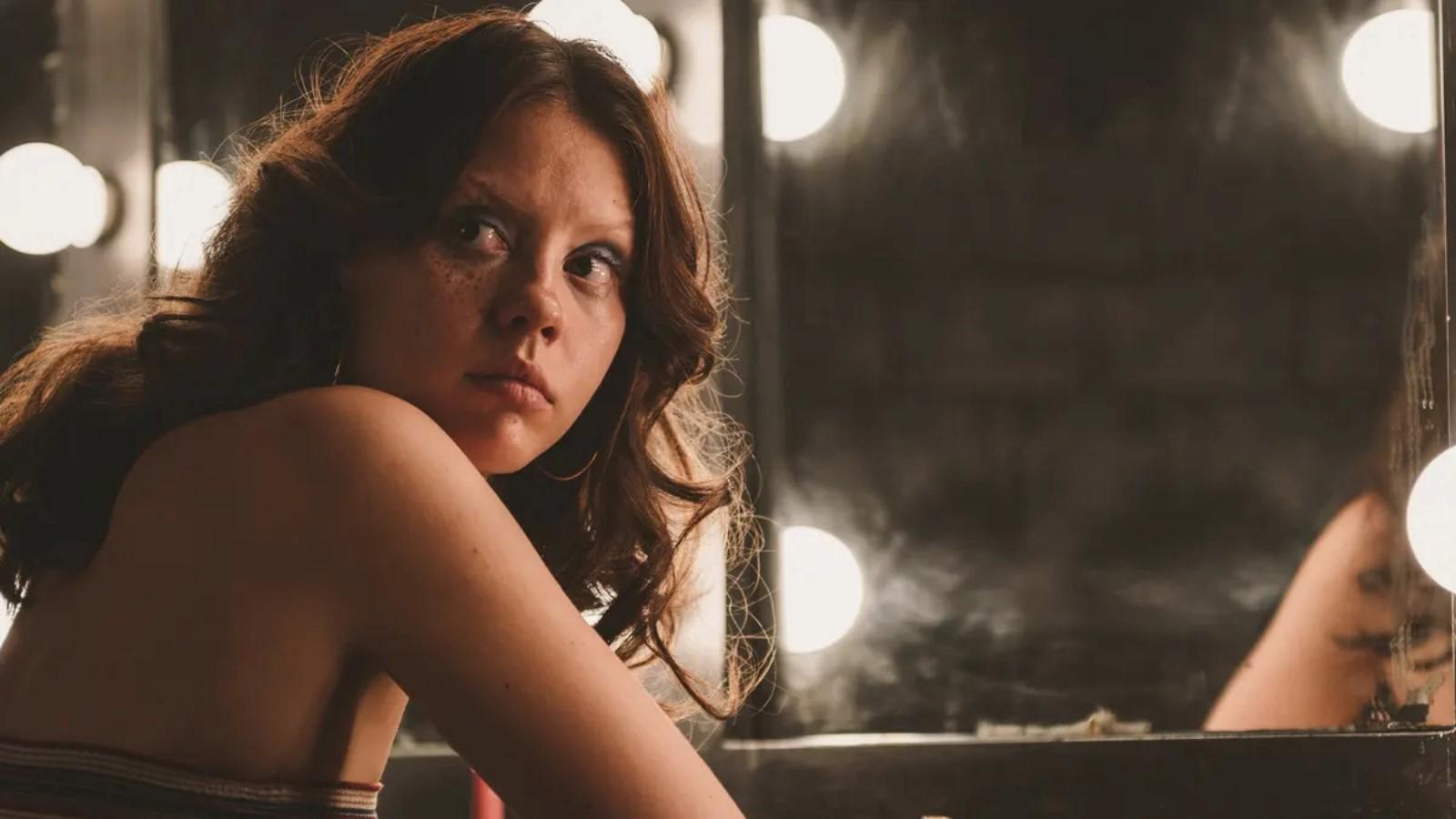 Are Maxine and Pearl the same person? Mia Goth as Maxine in X