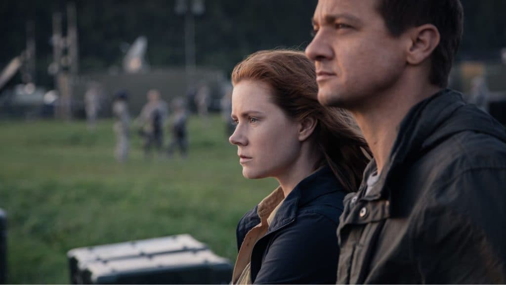 Amy Adams and Jeremy Renner in Arrival.