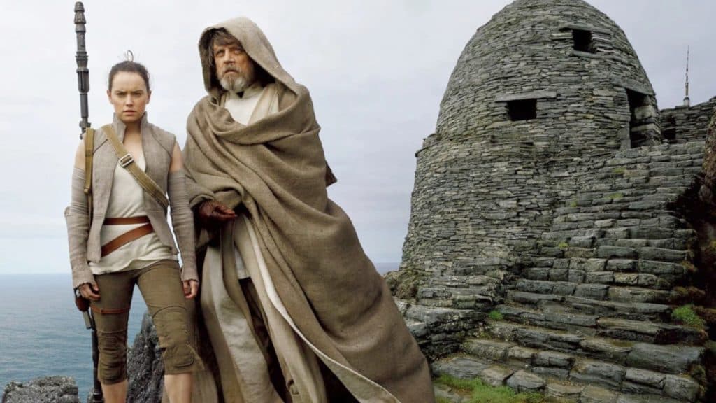 Luke and Rey stand sidfe by side in The Last Jedi.