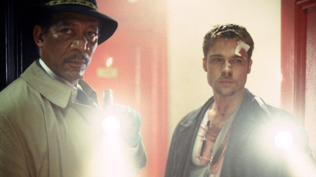 Morgan Freeman and Brad Pitt investigate the case in Se7en.