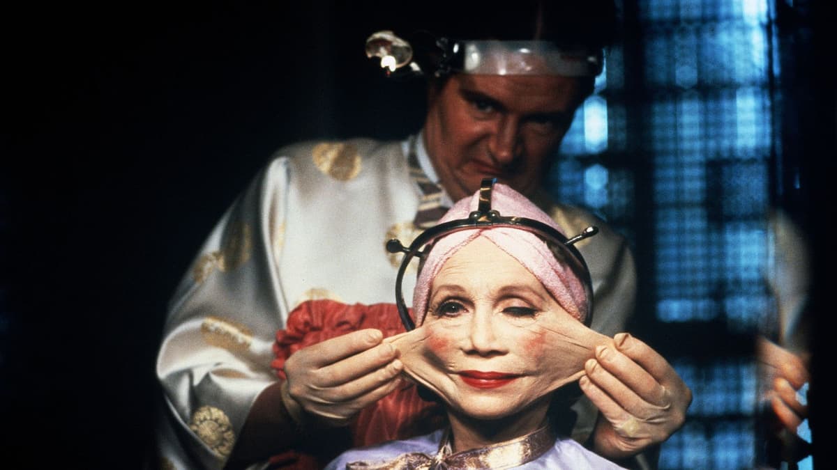 Jim Broadbent and Katherine Helmond in Brazil