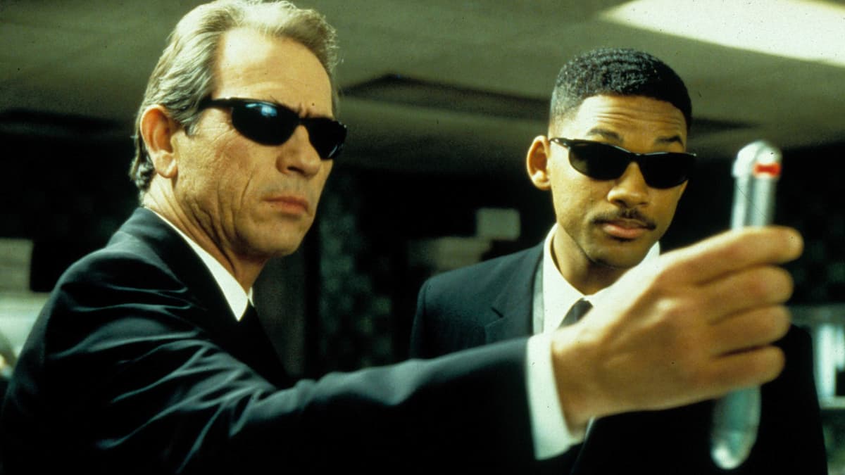 Tommy Lee Jones and Will Smith in Men In Black